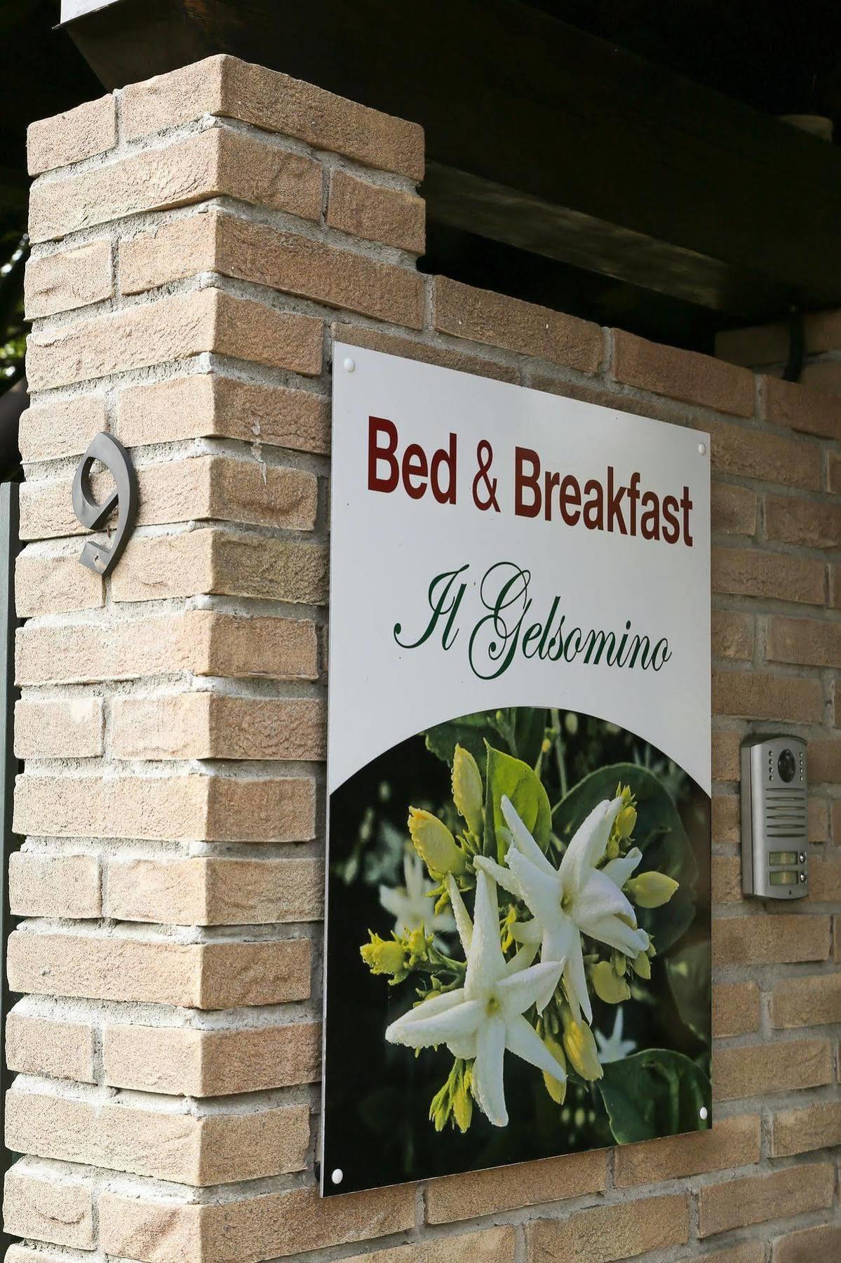 Bed and Breakfast Il Gelsomino Ferno Екстер'єр фото