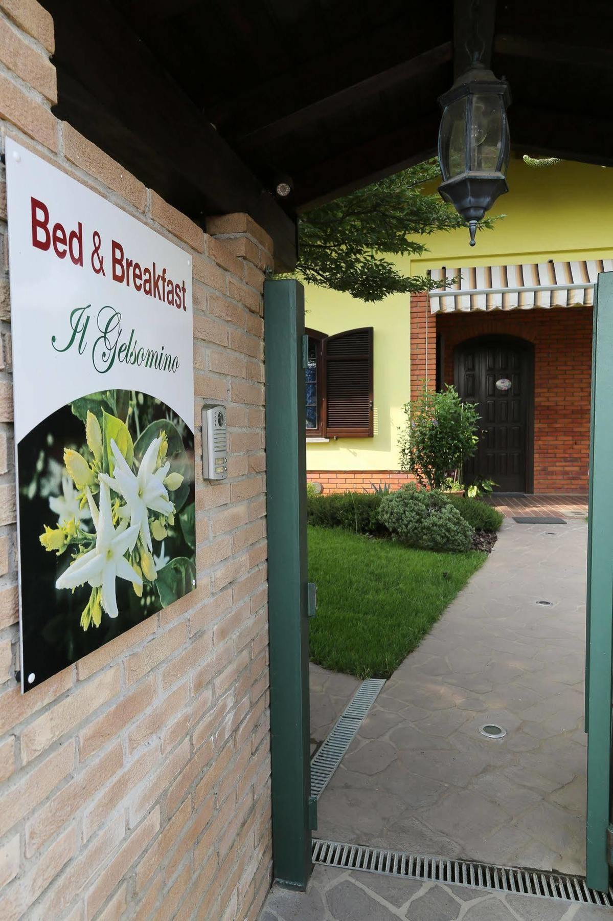 Bed and Breakfast Il Gelsomino Ferno Екстер'єр фото